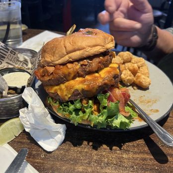 Murray's Saloon & Eatery - This is the best burger in tow, if ur hungry  the that is the burger to get double chili cheeseburger. great atmosphere, great worker - Karaoke Near Me - Big Bear Lake, California