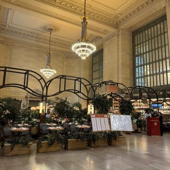 Grand Central Terminal - Restaurant inside the train station - Landmarks & Historical Buildings Near Me - New York, New York Grand Central Terminal - Restaurant inside the train station - Landmarks & Historical Buildings Near Me - New York, New York