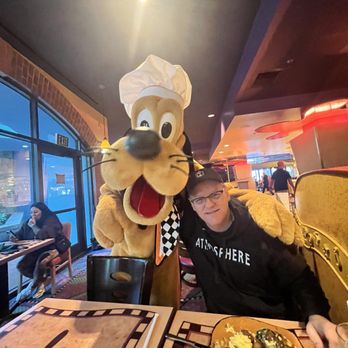 Goofy's Kitchen - American Near Me - Anaheim, California