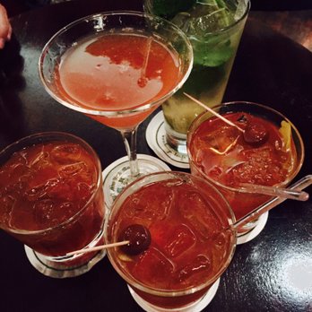 Harry's New York Bar - Yummy drinks 16 Euros each - Piano Bars Near Me - Paris, 75 Harry's New York Bar - Yummy drinks 16 Euros each - Piano Bars Near Me - Paris, 75