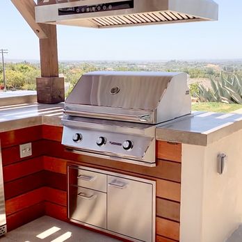 Rock and Rose Landscape - Barbecue with cladded Ipe wood. Concrete, smooth finished and sealed countertop. A wooden patio cover. Outdoor kitchen hood. - Masonry/Concrete Near Me Rock and Rose Landscape - Barbecue with cladded Ipe wood. Concrete, smooth finished and sealed countertop. A wooden patio cover. Outdoor kitchen hood. - Masonry/Concrete Near Me