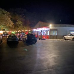 The 128 hall and kitchen - Restaurant from parking lot