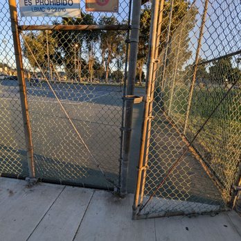 Ramona Park - Open gate to the tennis courts - Parks Near Me - Long Beach, California