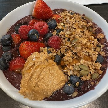 Field House - Acai bowl - with extra berries and granola - Coffee & Tea Near Me - Mill Creek, Washington Field House - Acai bowl - with extra berries and granola - Coffee & Tea Near Me - Mill Creek, Washington