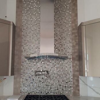 Lunaz Tile - Backsplash installation with borders - General Contractors Near Me