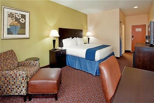 Holiday Inn Express & Suites Pryor, an IHG Hotel by null