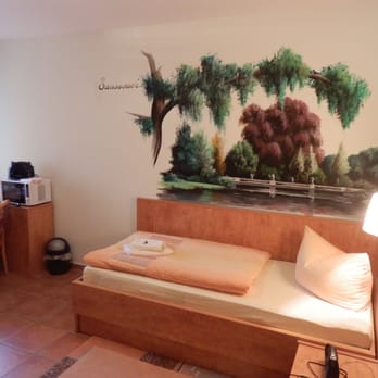 Pension Am Findling - Bed & Breakfast Near Me - Potsdam, BB