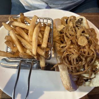 Yard House - Chilly Cheesesteak & Fries - Bars Near Me - Roseville, California Yard House - Chilly Cheesesteak & Fries - Bars Near Me - Roseville, California