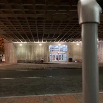 Bridgeport Train Station - Doors open at 4AM or take the stairs to the tracks... - Train Stations Near Me - Bridgeport, Connecticut