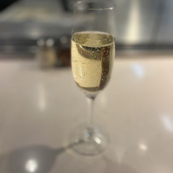 Pizzeria Omaggio - Prosecco - Pizza Near Me - Charlotte, North Carolina