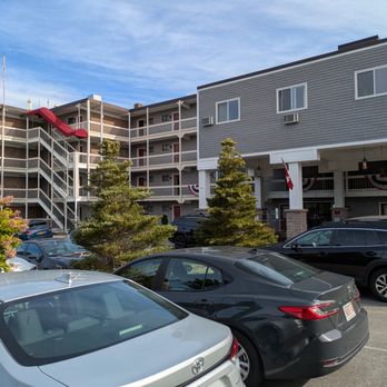 Atlantic Eyrie Lodge - Exterior. Notice the three "mountainview" rooms facing the parking lot. - Hotels Near Me - Bar Harbor, Maine Atlantic Eyrie Lodge - Exterior. Notice the three "mountainview" rooms facing the parking lot. - Hotels Near Me - Bar Harbor, Maine