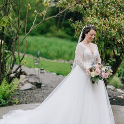 Luxe Lace Bridal Studio
