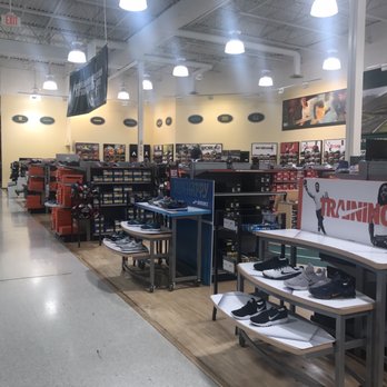 DICK'S Sporting Goods - Inside - Sports Wear Near Me - Tampa, Florida