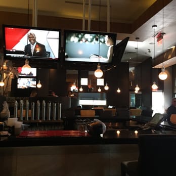 Moxies Courtney Park Restaurant - Bar area - Canadian (New) Near Me - Mississauga, Ontario