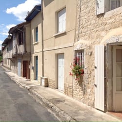 Bastide d'Eymet - Typical Eymet village street