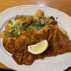 Landgasthof Schlammerl - Wiener Schnitzel (Veal Schnitzel)