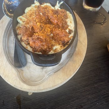 Batch New Southern Kitchen - Mac Attack add Buttermilk Fried Chicken tossed in buffalo sauce - New American Near Me - Delray Beach, Florida