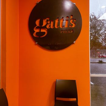 Mr Gatti's Pizza - Sitting area in lobby - Pizza Near Me - Waco, Texas