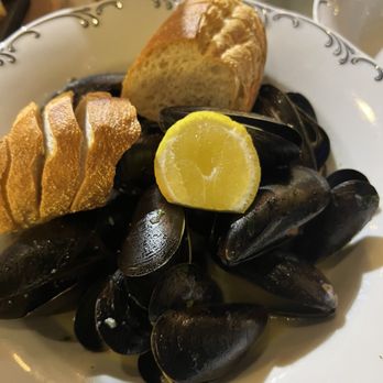 Loch Bar - Philly - Mussels - Seafood Near Me - Philadelphia, Pennsylvania