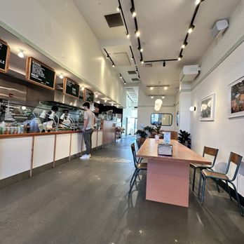 Dig Inn - Interior - New American Near Me - Bridgewater, New Jersey