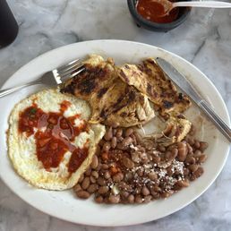 Egg whites, frijoles de la olla and chicken breast. Egg whites, frijoles de la olla and chicken breast.
