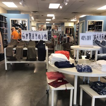 Lucky Brand - Accessories Near Me - Williamsburg, Virginia Lucky Brand - Accessories Near Me - Williamsburg, Virginia