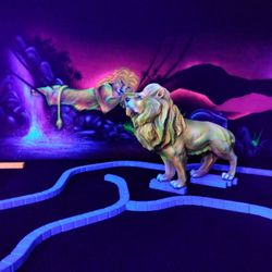 Total Experience - De indoor neon-minigolf.