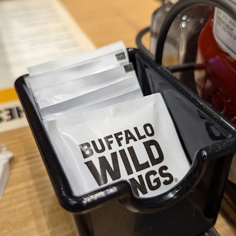 Buffalo Wild Wings - Wipes - American Near Me - Ashland, Ohio