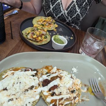 El Mezcal Cantina - Huevos Rancheros - Mexican Near Me - Philadelphia, Pennsylvania El Mezcal Cantina - Huevos Rancheros - Mexican Near Me - Philadelphia, Pennsylvania
