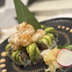 MAKS Asian Kitchen & Sushi - Dynamite Roll