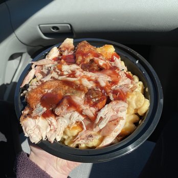 Feast26 - Feast bowl with mac and cheese, pulled chicken, and Kansas City bbq sauce - Cajun/Creole Near Me - Buford, Georgia