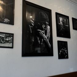 Zeke's Beans & Bowls - Artwork wall - interior