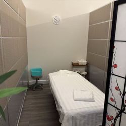 Monterey Spa Massage - Worker is very friendly. environment is very good.The massage was very comfortable and relieved my tired and pain. I will come back again.