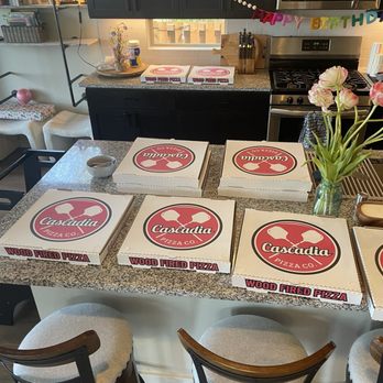 Cascadia Pizza - Called ahead for a large get together. They were able to accommodate with great quality. - Food Trucks Near Me - Enumclaw, Washington