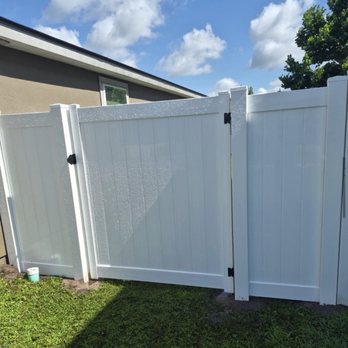 Fence Nerds - Inside and outside view of gate. Closed off fencing on other side of house. - Fences & Gates Near Me