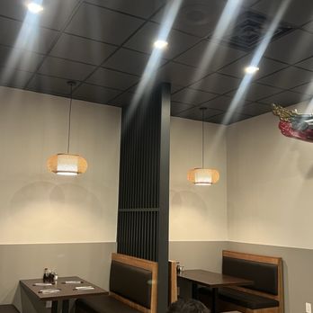 Miu Kee - inside - Chinese Near Me - Falls Church, Virginia