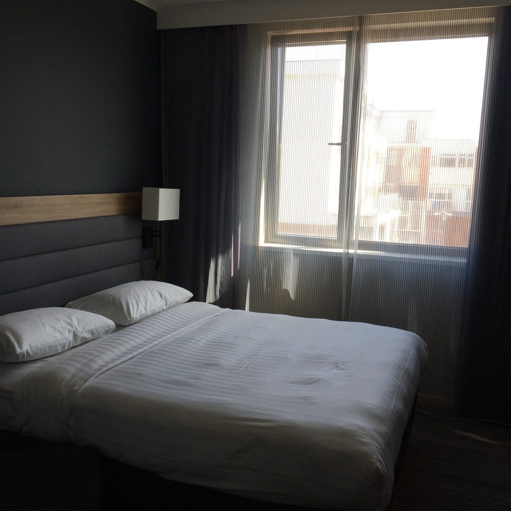 Moxy London Heathrow Airport - Room - Hotels Near Me - Hounslow, XGL Moxy London Heathrow Airport - Room - Hotels Near Me - Hounslow, XGL