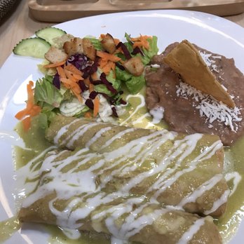 Tulúm - Enchiladas verdes de pollo - Mexican Near Me - Guanajuato, GUA Tulúm - Enchiladas verdes de pollo - Mexican Near Me - Guanajuato, GUA