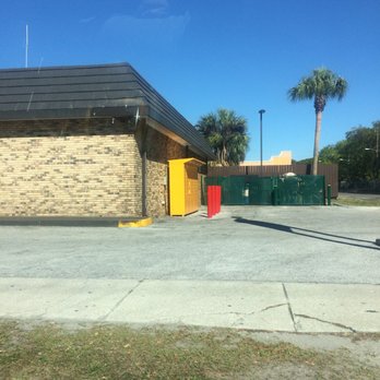 7-Eleven - Amazon lockers in back of building - Convenience Stores Near Me - Tampa, Florida 7-Eleven - Amazon lockers in back of building - Convenience Stores Near Me - Tampa, Florida