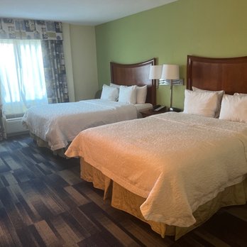 Hampton Inn & Suites Ft. Pierce - 2 Queen bed room - Hotels Near Me - Fort Pierce, Florida