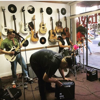 Vinyl Alley / Voodoo Vinyl by null