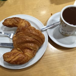 Chocolate a la taza con bolleros