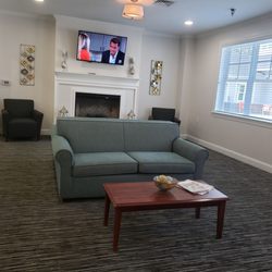 BellaRose Nursing & Rehab - TV and fireplace