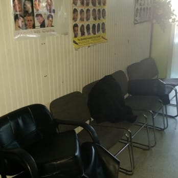 Golden Cuts - Sitting area - Barbers Near Me - Antioch , Tennessee