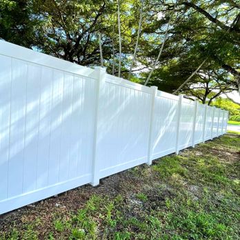 Quintessential Fences - Standard White PVC Fence in Broward - Fences & Gates Near Me - Hollywood, Florida Quintessential Fences - Standard White PVC Fence in Broward - Fences & Gates Near Me - Hollywood, Florida