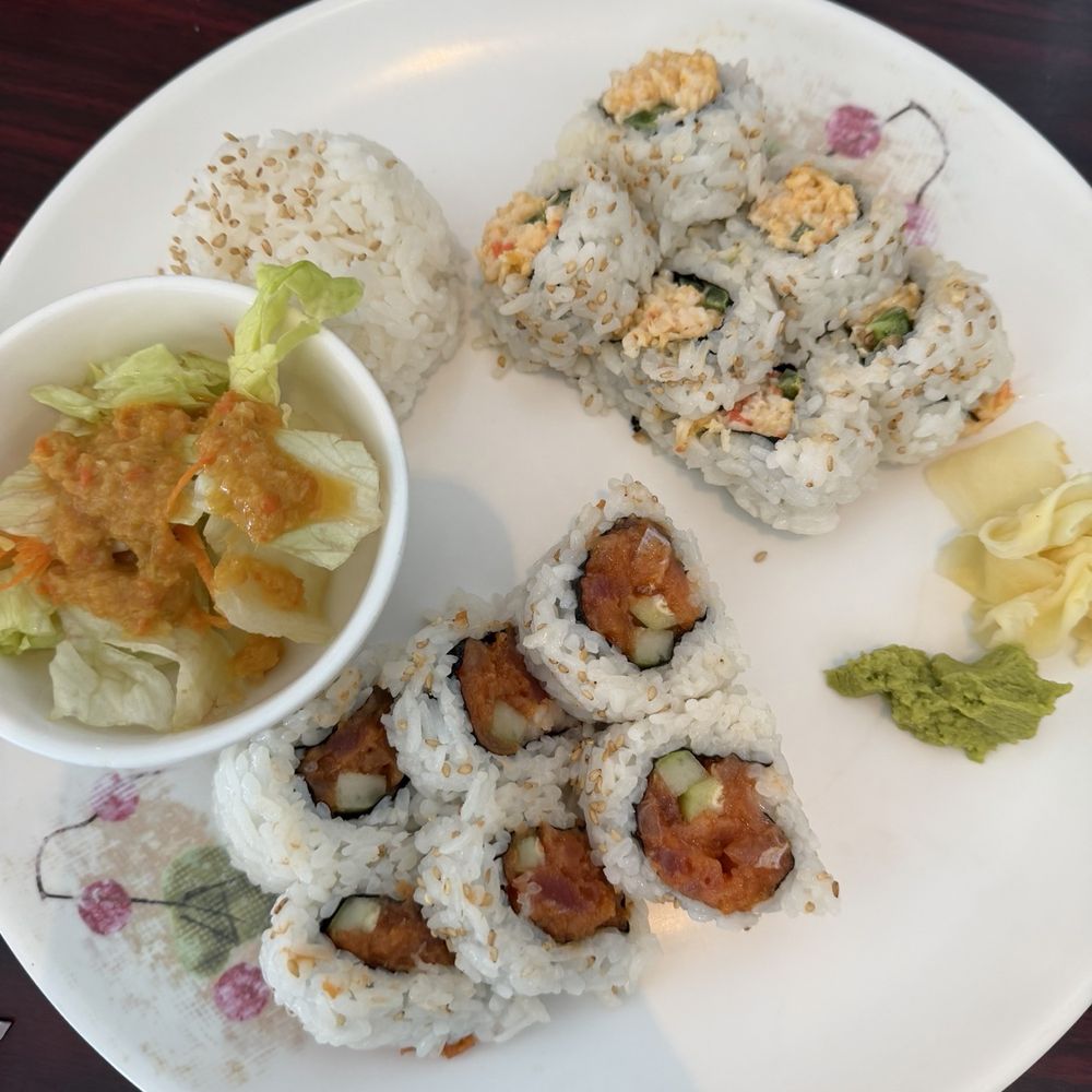 Sake Sushi - My fiancés meal - the spicy tuna and Mexican roll bento meal - Japanese Near Me - Walnut, California Sake Sushi - My fiancés meal - the spicy tuna and Mexican roll bento meal - Japanese Near Me - Walnut, California