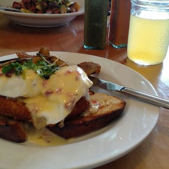 Chow - Crab cake Benedict (Sampson) - Breakfast & Brunch Near Me - Bend, Oregon Chow - Crab cake Benedict (Sampson) - Breakfast & Brunch Near Me - Bend, Oregon