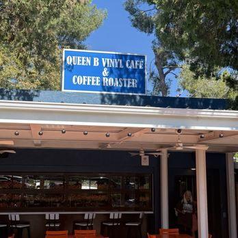 Queen B Vinyl Cafe - Wine Bars Near Me - Cottonwood, Arizona