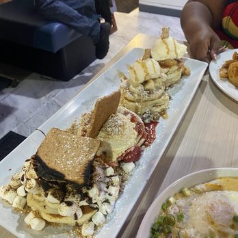 Honeybear Cafe - Pancake Flight - Breakfast & Brunch Near Me - Chicago, Illinois