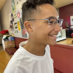 Johnnys Barbershop